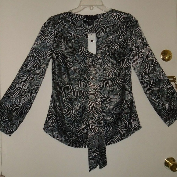 Tie Neck Area Tie-like front blouse top